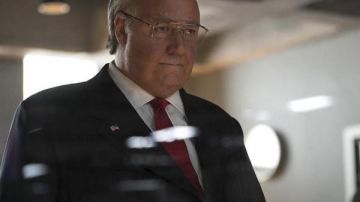 Red tie worn by Roger Ailes (Russell Crowe) in The Loudest Voice Season 1