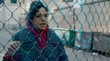 Abrigo de la agente M (Tessa Thompson) en Men in Black International