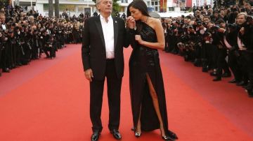 Las bombas negras con flor de pedrería de Anouchka Delon en el Festival de Cannes 2019