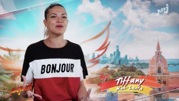 Le t-shirt Bonjour porté par Tiffany dans Les Anges 11 Episode 84