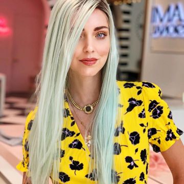 La robe d'été jaune à motifs de Chiara Ferragni sur son compte Instagram @chiaraferragni