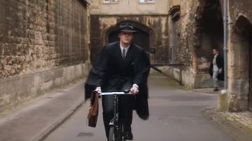 Le chapeau de J.R.R. Tolkien (Nicholas Hoult) dans Tolkien