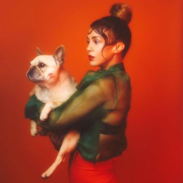 La blouse verte transparente portée par Alice Belaidi sur son compte Instagram @belaidialice