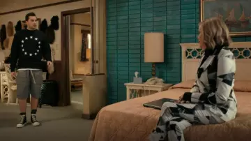 Etudes Studio Etoile Europe Crew Sudadera usada por David Rose (Dan Levy) en Schitt's Creek (S02E09)