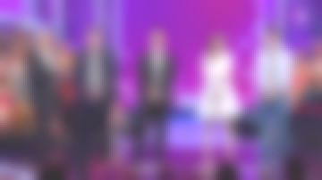 La robe blanche à manches longues de Coralie dans N'oubliez pas les paroles ! du 25 mai 2019