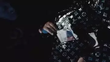 The leather jacket Louis Vuitton worn by Marwa Loud in her video clip Oh yeah