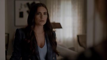 The blazer plaid Veronica Beard worn by Crystal Jennings (Ana Brenda Contreras) in Dynasty (S02E22)