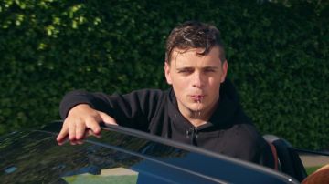 Sweatshirt black hoodie worn by Martin Garrix in his clip Summer Days