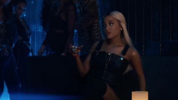 The dress at the zipper of Ariana Grande in her music video " Break up with your girlfriend, I'm bored