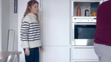 El suéter estilo marinero de Salomé Boissier (Joséphine Berry) en Clem (S09E04)