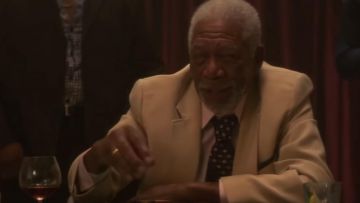 Le manteau clair porté par Doc (Morgan Freeman) dans le film The Poison Rose