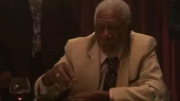 Le manteau clair porté par Doc (Morgan Freeman) dans le film The Poison Rose