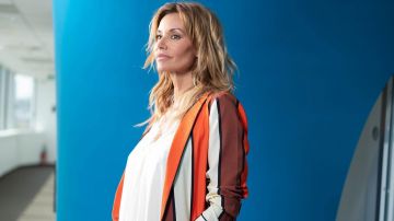 Chaqueta blazer a rayas de Chloe (Ingrid Chauvin) en Tomorrow Belongs to Us