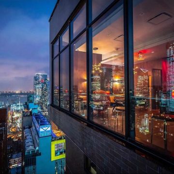 Dear Irving on Hudson, New-York City on the In­sta­gram Ac­count of @Dearirv­ing