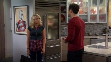 Rails Gavin Sleeveless Plaid Blouse usado por Gabi Diamond (Emily Osment) en Young & Hungry (S01E01)
