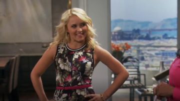 Topshop, la Vie sur une Île Tropicale Imprimer Corps de Con Robe portée par Gabi Diamant (Emily Osment) chez les Jeunes Et de la Faim (S01E02)