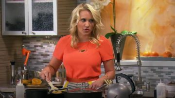 Topshop Crêpe Maj Robe portée par Gabi Diamant (Emily Osment) chez les Jeunes Et de la Faim (S01E03)