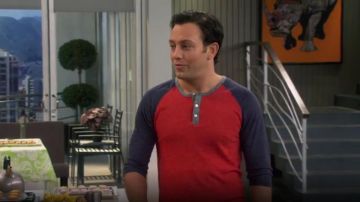 Alternative Manches 3/4, Deux Tons Henley Tee porté par Josh Kaminski (Jonathan Sadowski) chez les Jeunes Et de la Faim (S01E04)