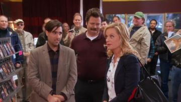 Zara  Checked wool blazer with elbow patches worn by Leslie Knope (Amy Poehler) in Parks and Recreation (S05E16)