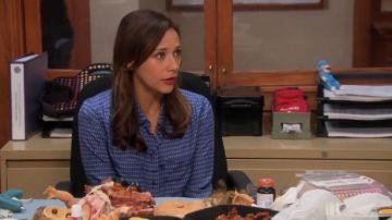 Ann Taylor Polka Dot Perfect Shirt Darted Oxford worn by Ann Perkins (Rashida Jones) in Parks and Recreation (S05E19)
