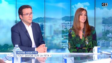 The Combination with shirt collar buttoned printed Carolina Munoz in William at noon