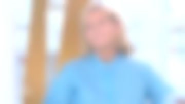 The blue shirt printed by Claire Chazal in free Entry to the 27/05/2019