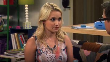 Express Silver Diplômé de Spike Collier porté par Gabi Diamant (Emily Osment) chez les Jeunes Et de la Faim (S01E06)