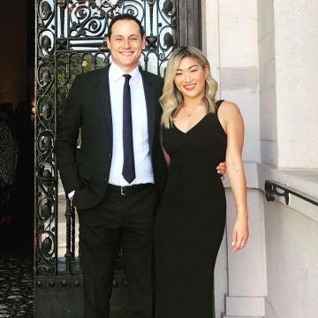 El vestido largo negro Show Me Your Mumu usado por Jenna Ushkowitz en su cuenta de Instagram @jennaushkowitz