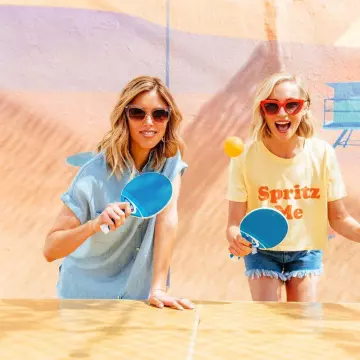 Sunglasses red worn by Candice King for a Photoshoot on his account Instagram @candicakayla