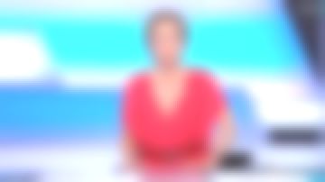 El vestido de seda suelto y largo y delicadamente plisado de Caroline Roux en C dans l'air el 28.05.2019