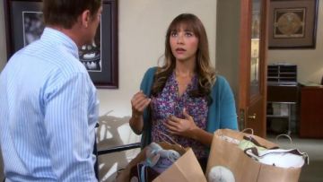 Girl. By Band of Outsiders Floral blouse worn by Ann Perkins (Rashida Jones) in Parks and Recreation (S06E03)