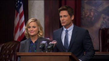 Equipment  Blue Everett Skyscraper Stars Printed Blouse worn by Leslie Knope (Amy Poehler) in Parks and Recreation (S06E03)