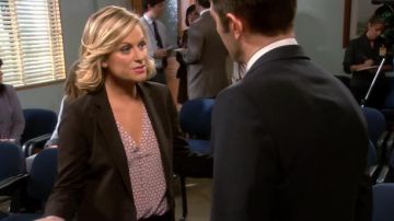 Joie   Daryn honeycomb print blouse worn by Leslie Knope (Amy Poehler) in Parks and Recreation (S06E03)
