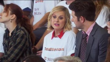 Band of Outsiders  Sailboat Easy Shirt by Boy worn by Leslie Knope (Amy Poehler) in Parks and Recreation (S06E03)