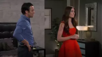 Maje Diva Maillage en Nid d'abeille Mini Robe portée par Caroline Huntington (Mallory Jansen) chez les Jeunes Et de la Faim (S01E10)