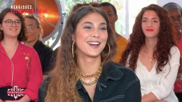 La chemise noire à surpiqûres portée par Chilla dans Clique Dimanche