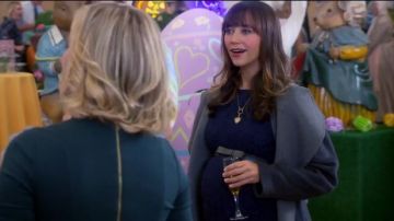 Un petit Pois dans le Pod sans Manches Ceinturée Robe de Maternité porté par Ann Perkins (Rashida Jones) dans les Parcs et les Loisirs (S06E13)
