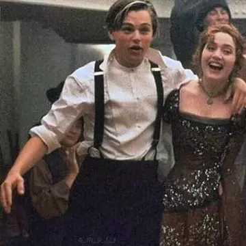 Les bretelles de salopettes de Leonardo DiCaprio sur le compte instagram de @lifestylesof90s