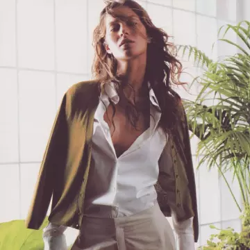 La chemise blanche de Gisele Bündchen sur son compte Instagram @giselebundchenonline