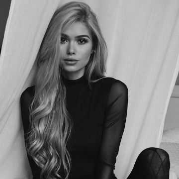 The body black Pamela Reif, on his account Instagram @pamela_rf