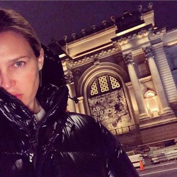 La chaqueta de plumas que lució Sara Foster en su cuenta de Instagram @sarafoster