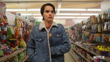 Sherpa Lined Denim Jacket worn by Elodie Davis (Brianna Hildebrand) in Trinkets (Season 01)