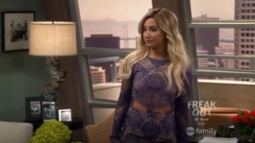 For Love and Lemons Grace Lace Crop Top worn by Logan Rawlings (Ashley Tisdale) in Young & Hungry (S02E03)