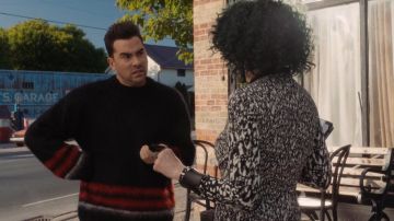 Suéter de mohair a rayas Loewe en negro de David Rose (Dan Levy) en Schitt's Creek (S05E12)