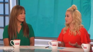 Halo noir Ruiz de la Robe portée par Kellie Pickler sur Le Parler Peut 23,2019