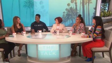 Alice + Olivia Rhodes Rayé Pull porté par Rumer Willis sur Le Parler Peut 28,2019