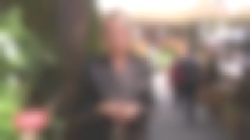 La veste en cuir noir style officier de Sophie Davant dans Affaire conclue le 30.05.2019