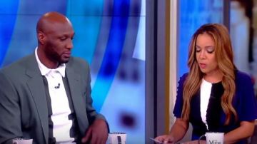 Prabal Gurung de Couleur Robe en Soie porté par Sunny Hostin sur La Vue Peut 28,2019