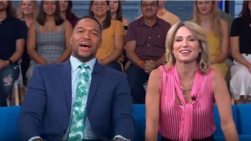 Alice + Olivia Gwenda Chemisier porté par Amy Robach sur Good Morning America Peut 23,2019