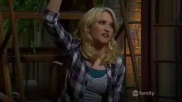 Rails Hunter Button Down Shirt usada por Gabi Diamond (Emily Osment) en Young & Hungry (S02E10)